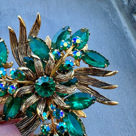 Vintage Gold & Green Floral Brooch - Picture 11 of 11
